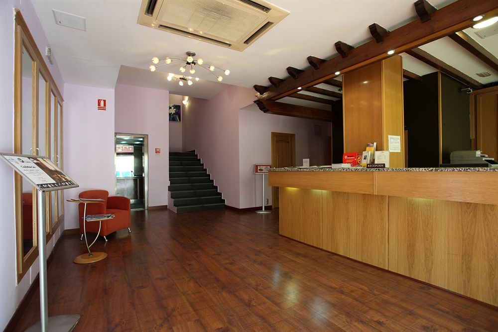 Hotel El Aguila Utebo Bagian luar foto